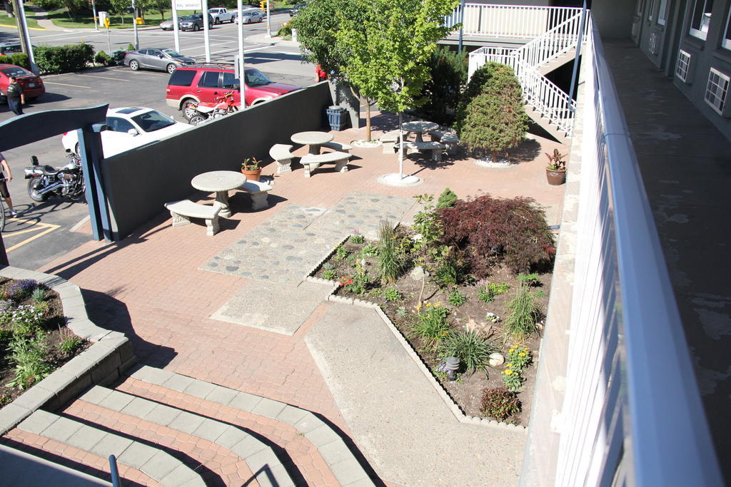 Travelodge By Wyndham Kamloops Exterior photo